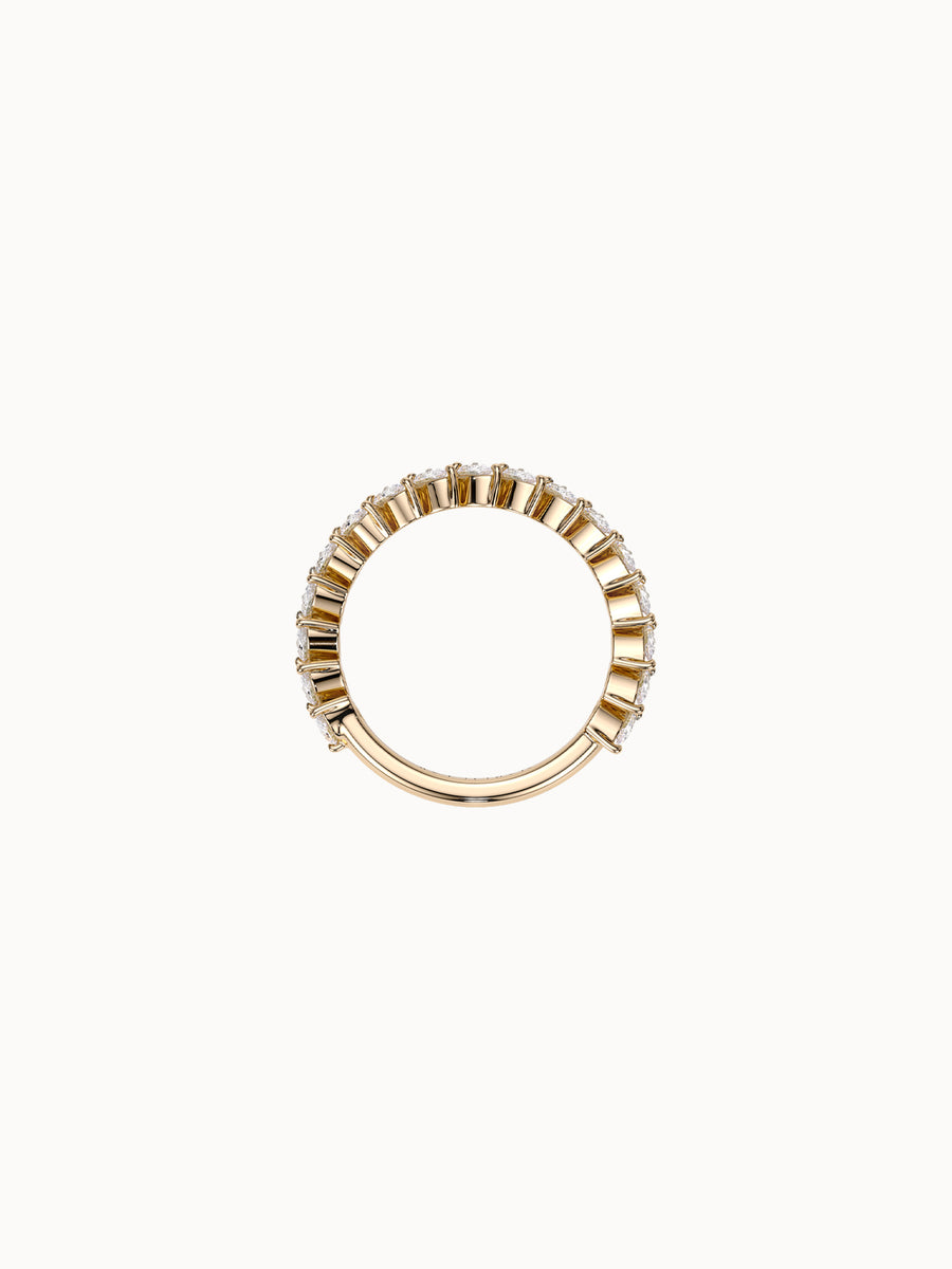 Diagonal Pear Band in 18K yellow gold, shown in profile