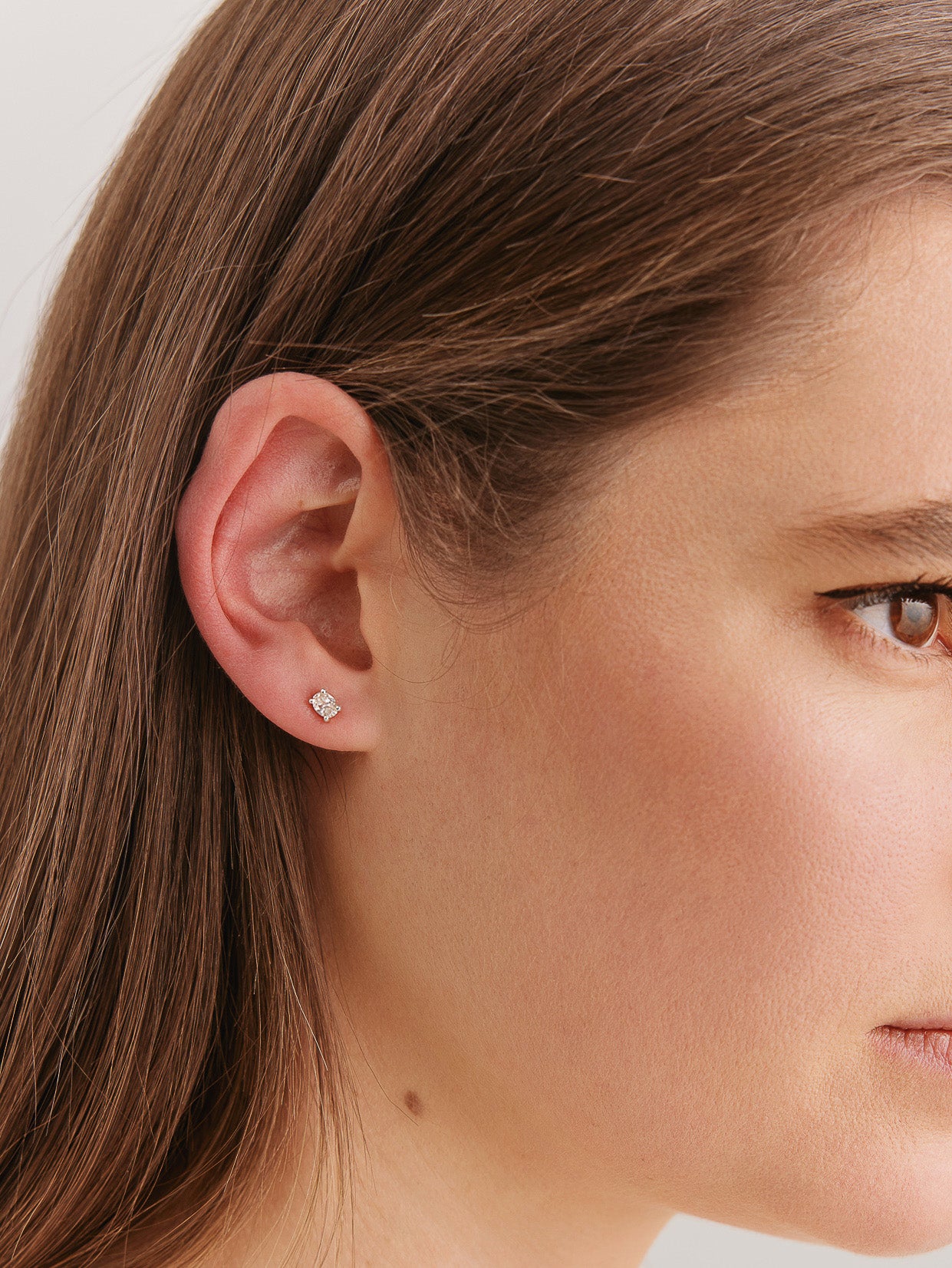 Oval-Diamond-Studs-White-Gold-4x3.5mm-MARLII-LAB