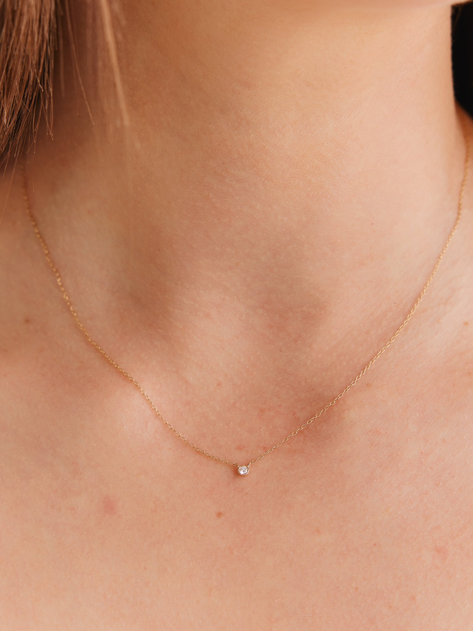 Round-Diamond-Bezel-Pendant-Yellow-Gold-MARLII-LAB