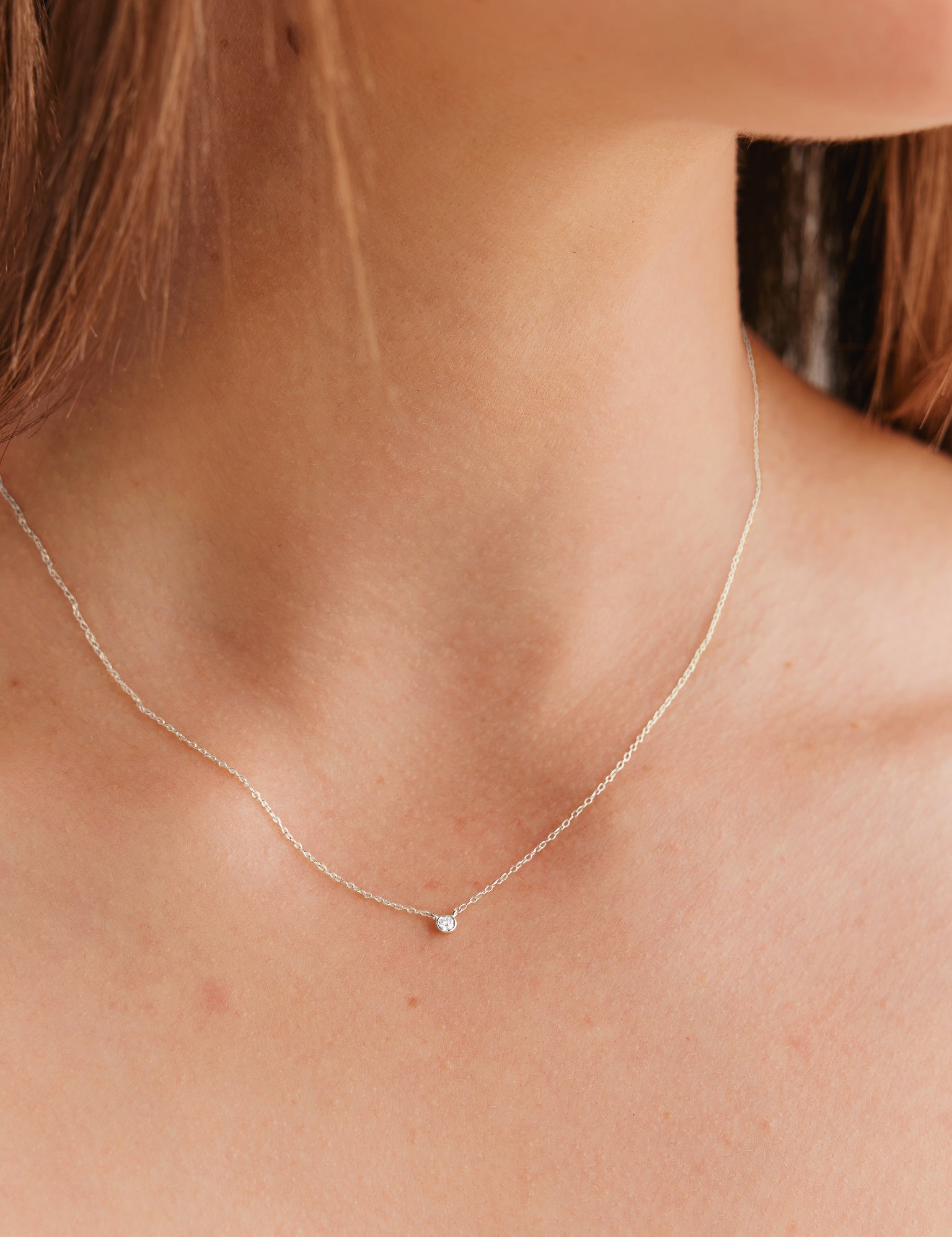Round-Diamond-Bezel-Pendant-White-Gold-MARLII-LAB
