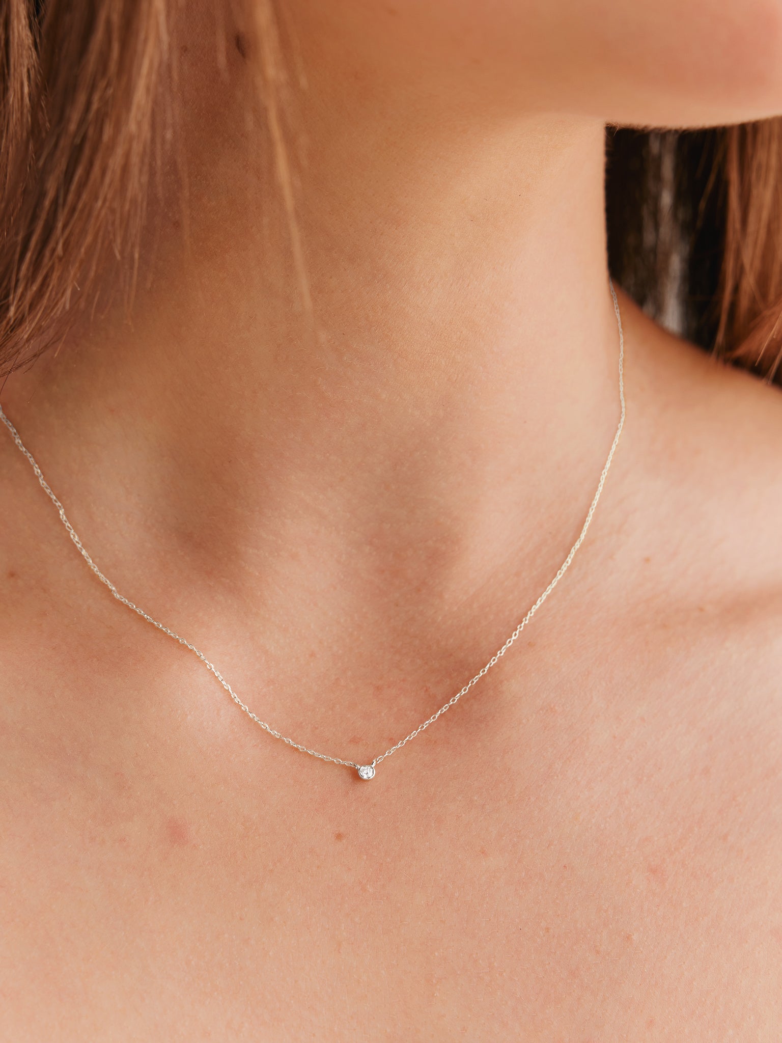 Round-Diamond-Bezel-Pendant-White-Gold-MARLII-LAB