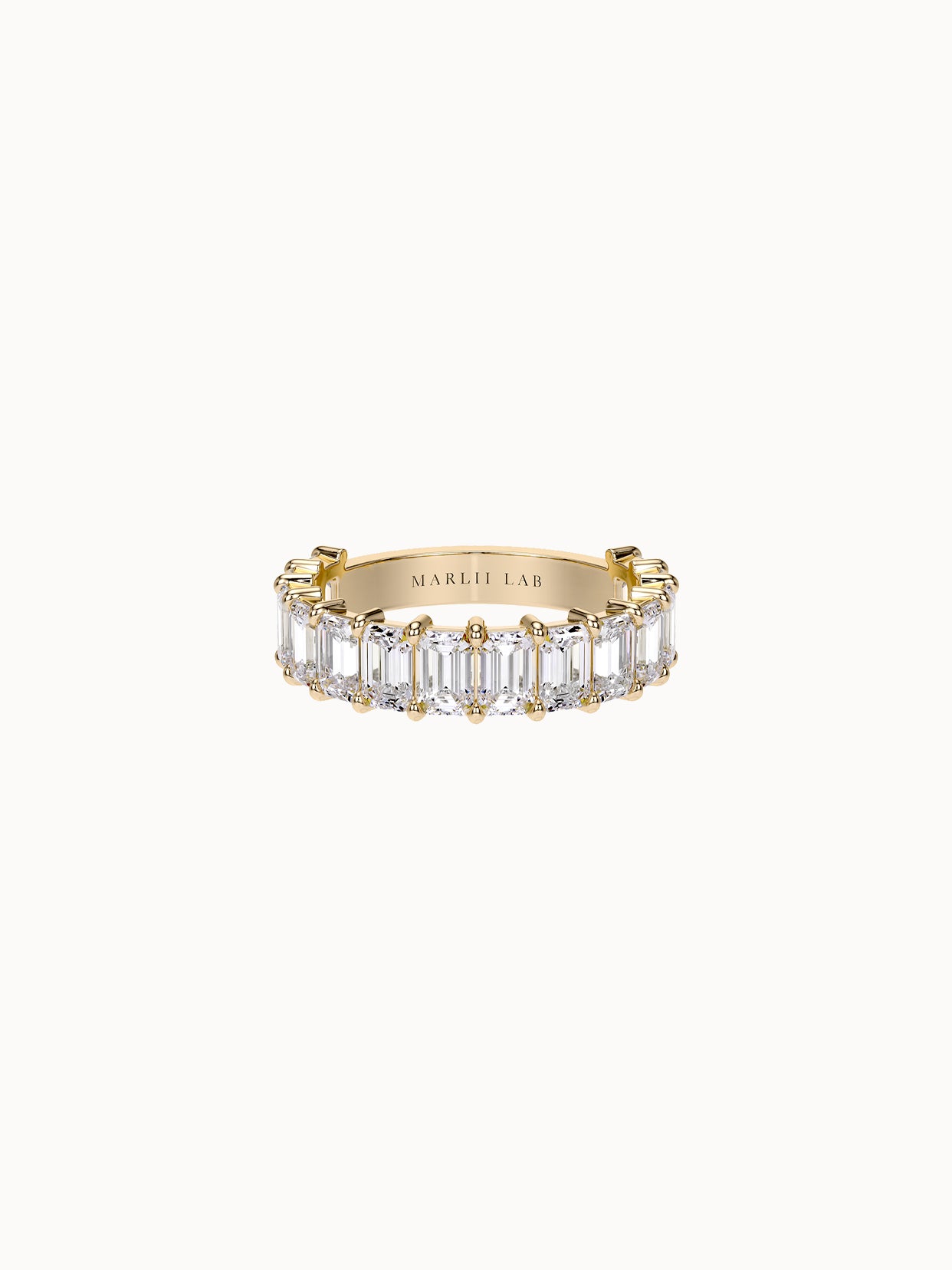 Claw-Set Emerald Band Grand in 18K yellow gold, fourteen emerald cut diamonds claw set in a row