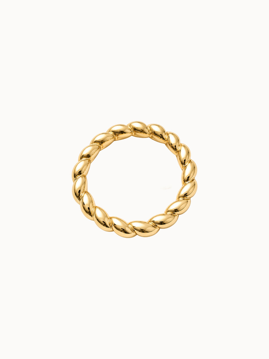 Shell Band in 18K yellow gold, shown in profile