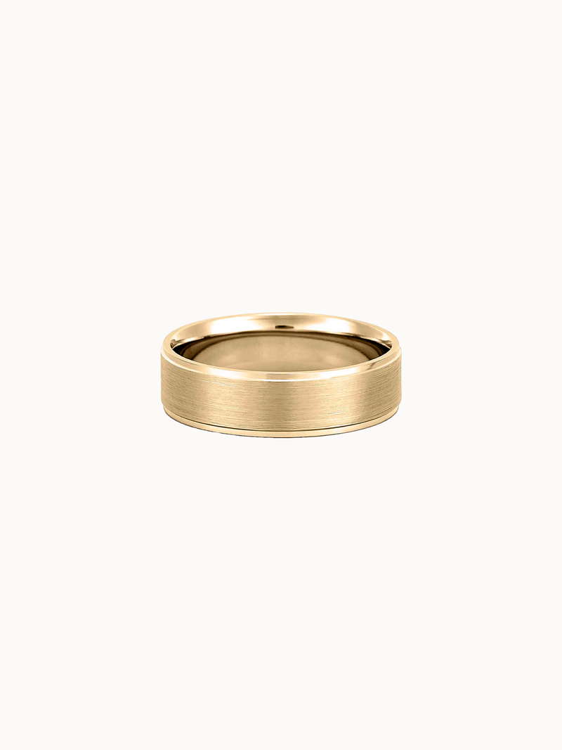 Bevelled Band wedding ring in 18K yellow gold, brushed centre with polished bevelled edges