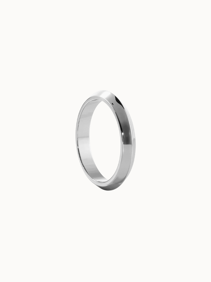 Knife-Edge Band wedding ring in 18K white gold, shown in profile