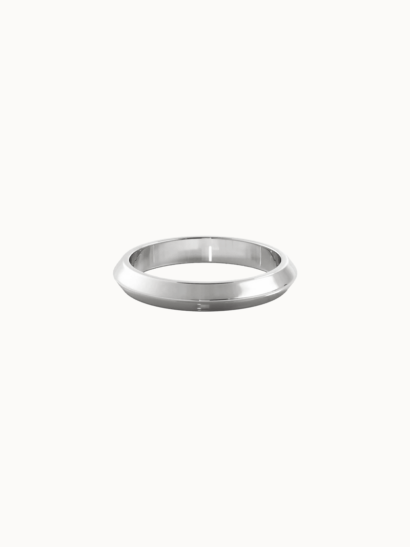 Knife-Edge Band wedding ring in 18K white gold, narrow band rising to a central ridge