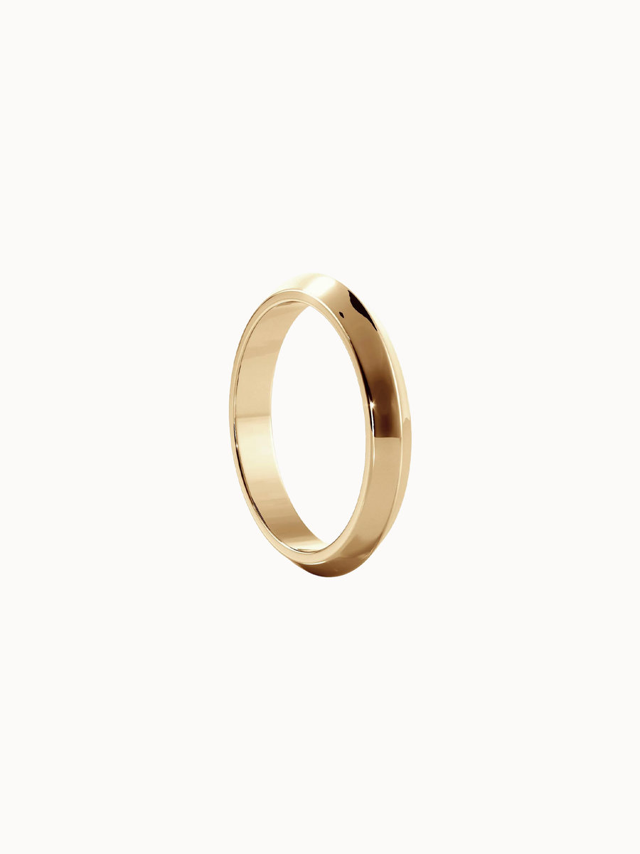 Knife-Edge Band wedding ring in 18K yellow gold, shown in profile