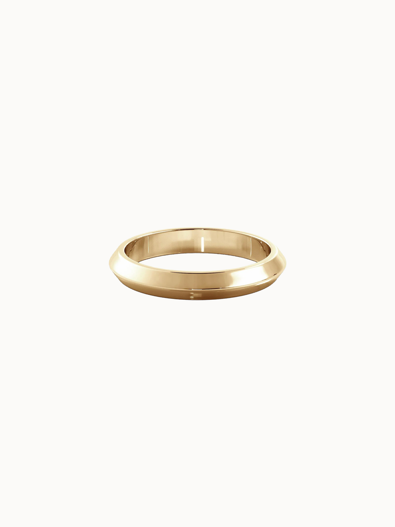 Knife-Edge Band wedding ring in 18K yellow gold, narrow band rising to a central ridge